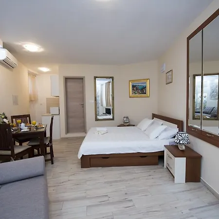 Stone Beauty Apartment *
